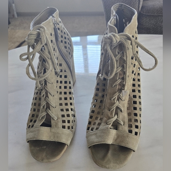 Gianni Bini Sage Green Suede CutOut Lace Up Booties Women 8.5M Block Heel - Picture 7 of 16